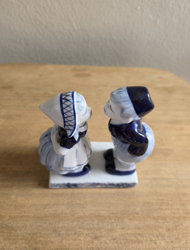 Vintage kissing couple - vintage,