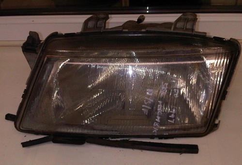 Saab 900 near - 900, front