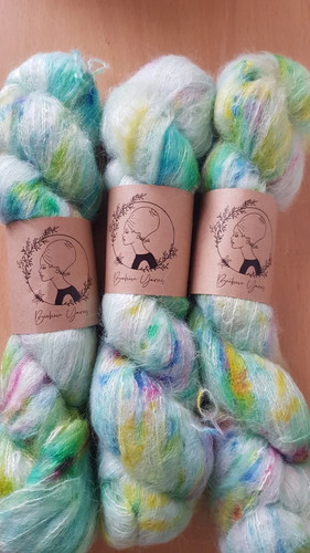 Beehive yarns luxury - luxury, hand