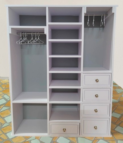 Scale dollhouse wardrobe - 1:6,