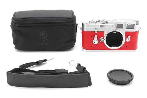 Red skin near mint leica - red,