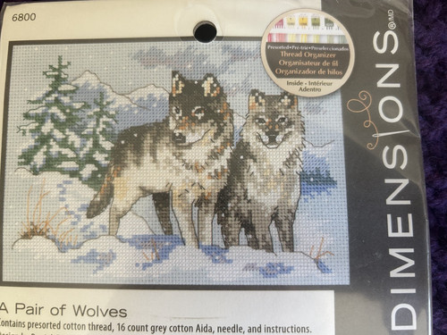Pair wolves small counted - a,