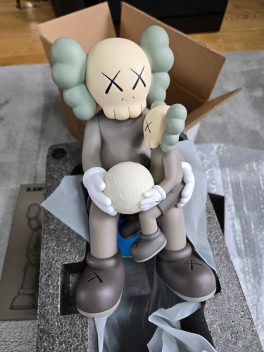 Kaws holiday thailand - kaws:, —