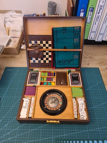 Vintage roulette wheel felt - ,