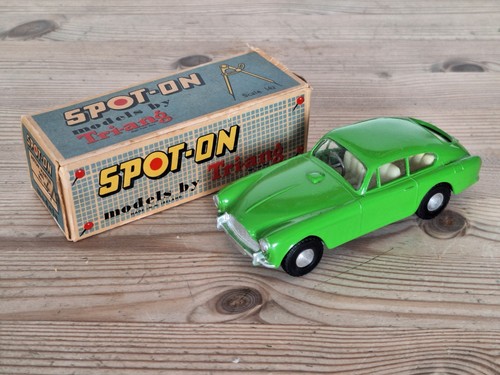 Spot diecast 113 aston - diecast,