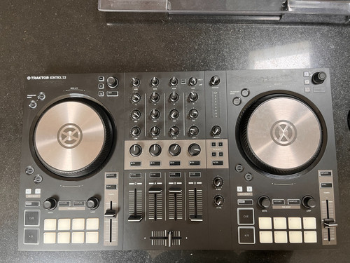 Traktor kontrol dj - traktor,