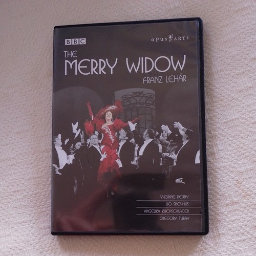 The merry widow - widow, (2002)