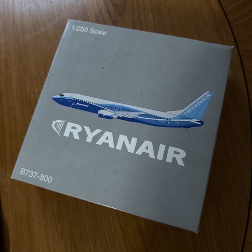 250 geminijets ryanair - 1:250,