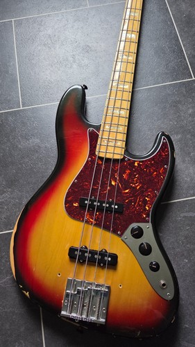 Fender jazz bass - sunburst, 1974