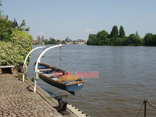 Photo boat davits - boat, at