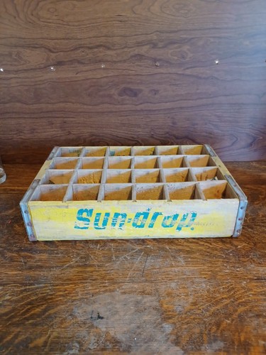 Vtg wooden yellow and - yellow, green