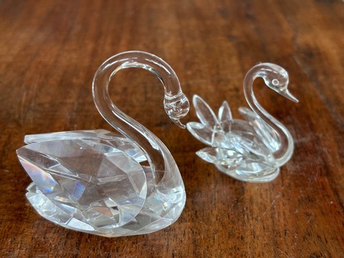 Pair glass swan ornaments - of,