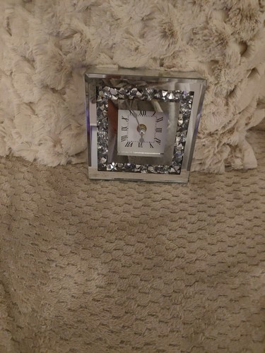 Mantle clock with - mantle, battery