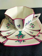 Shelley Queen Anne Shape Vase of Flowers 11495 teacup trio vgc