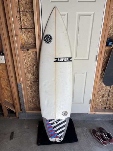 Pre owned super surfboard - owned, 6'