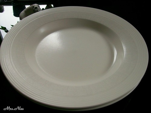 Wedgwood new dinner plates - new,