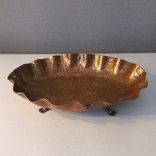 Antique Hammered Copper Arts & Crafts Newlyn / Keswick? Scalloped Dish / Bowl 