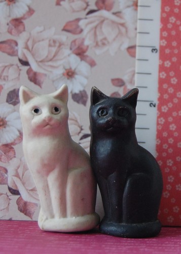 Sitting cat paperweights - sitting,