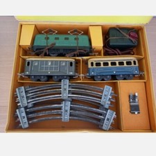 Rare Vintage JEP  O GAUGE  TINPLATE   1940,s   Electric Train Set   FANTASTIC 