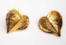 N581) Vintage gold tone ivy vine leaf stud earrings