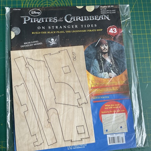 Hachette build the pirates - hachette,