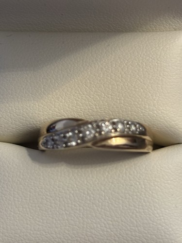 Elegant 9ct gold diamond - gold,