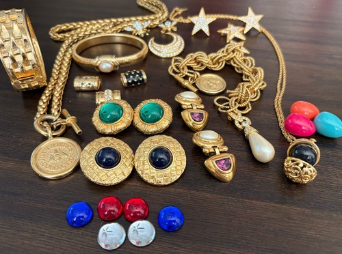 Vtg s90 joan - rivers, gold