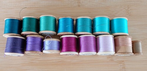 Vintage wooden cotton reels - 15,