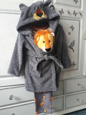 Toddler boy pyjamas / dressing