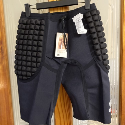 Errea training shorts size - .,