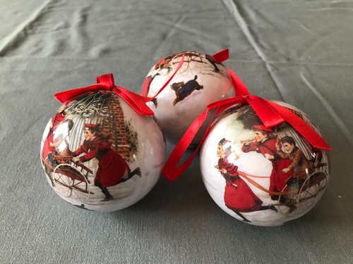 Set three acrylic - three, baubles