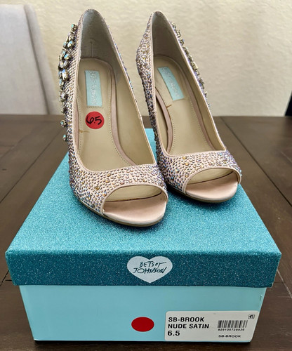 Betsey johnson champagne peep - betsey,