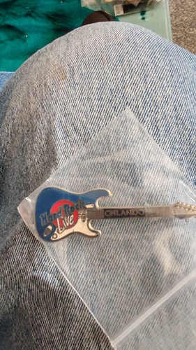 Hard rock guitar pin - hard,