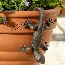 Lizard Flower Pot Hugger Resin