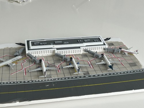 400 scale model airport - scale,