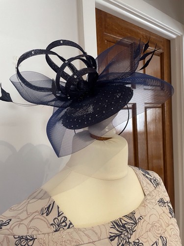 Classy ladies fascinator - classy, navy