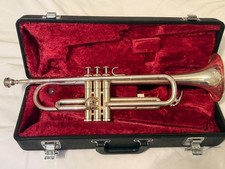 yamaha ytr 1320es trumpet  silver  colour