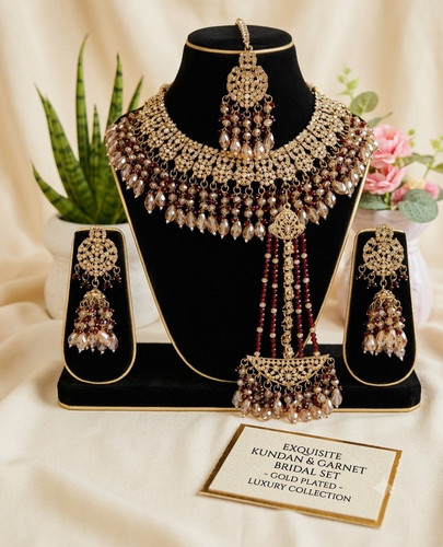 Gold tone maroon - gold,