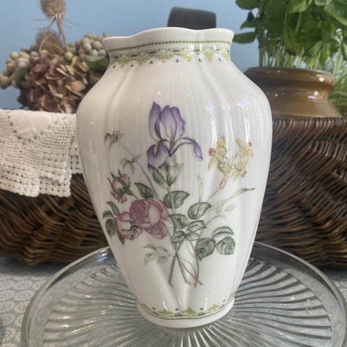 Royal doulton camilla vase - doulton,