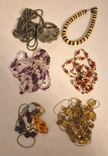 Six vintage necklaces - six,