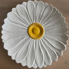 White & Yellow Daisy Ceramic