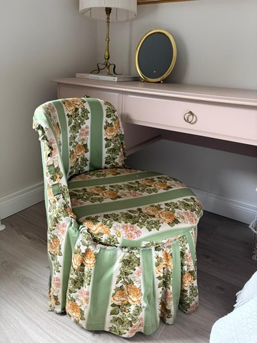 Vintage floral vanity - floral,