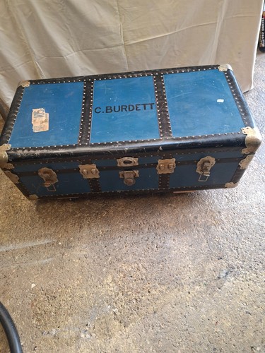 Vintage blue travel trunk - trunk, /