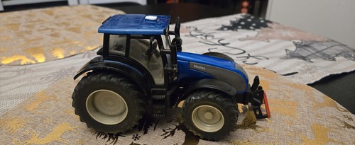 Siku valtra tractor like - siku,