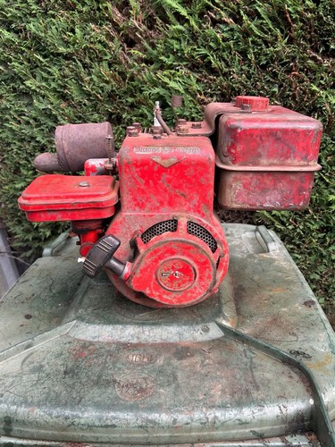 Vintage briggs and stratton - and,