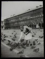 VINTAGE Magic Lantern Slide ST MARKS SQUARE FEEDING PIGEONS C1950 PHOTO VENICE