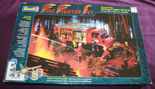 Revell Unimog U 1300 L TLF 8/18 Fire Fighter set 1:24 scale model  05752.