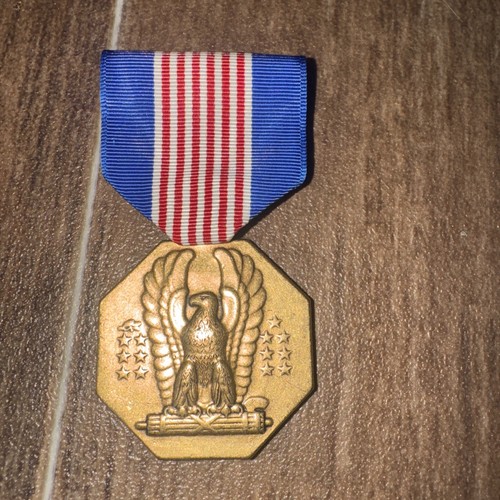 Ww2 wwll soldier medal - wwll,