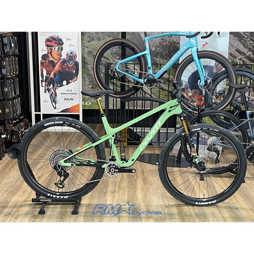Pivot mach world - pivot,
