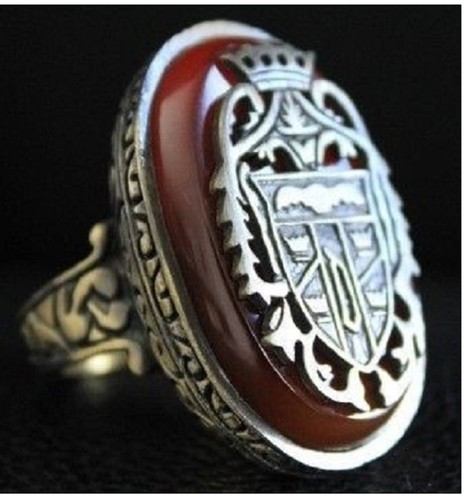 Dracula crest ring carnelian - crest,